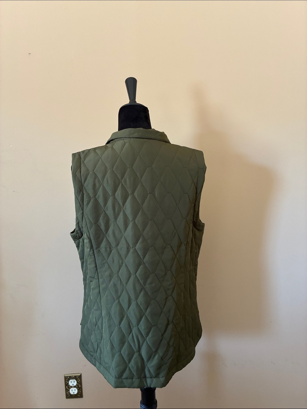 Sleeveless Jacket - Picture 3 of 4